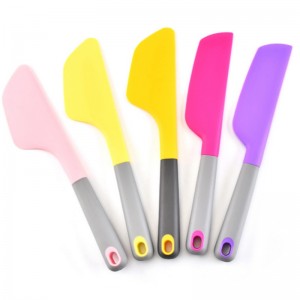 Large color safe silicone scraper multifunctional baking tool high quality high temperature resistant silicone scraper.